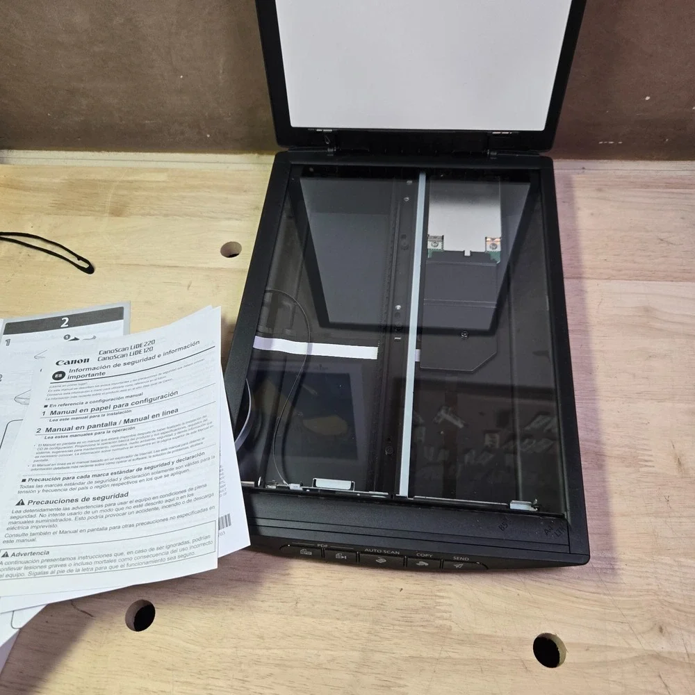 Canon CanoScan LiDE 220 Flatbed Color Image Photo Document Scanner